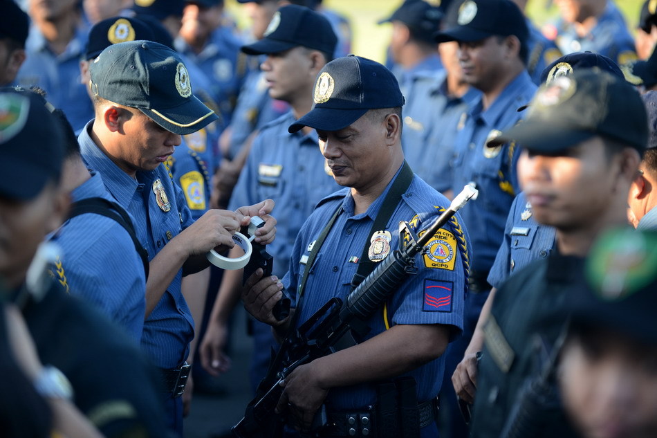 菲律宾警察举行封枪仪式