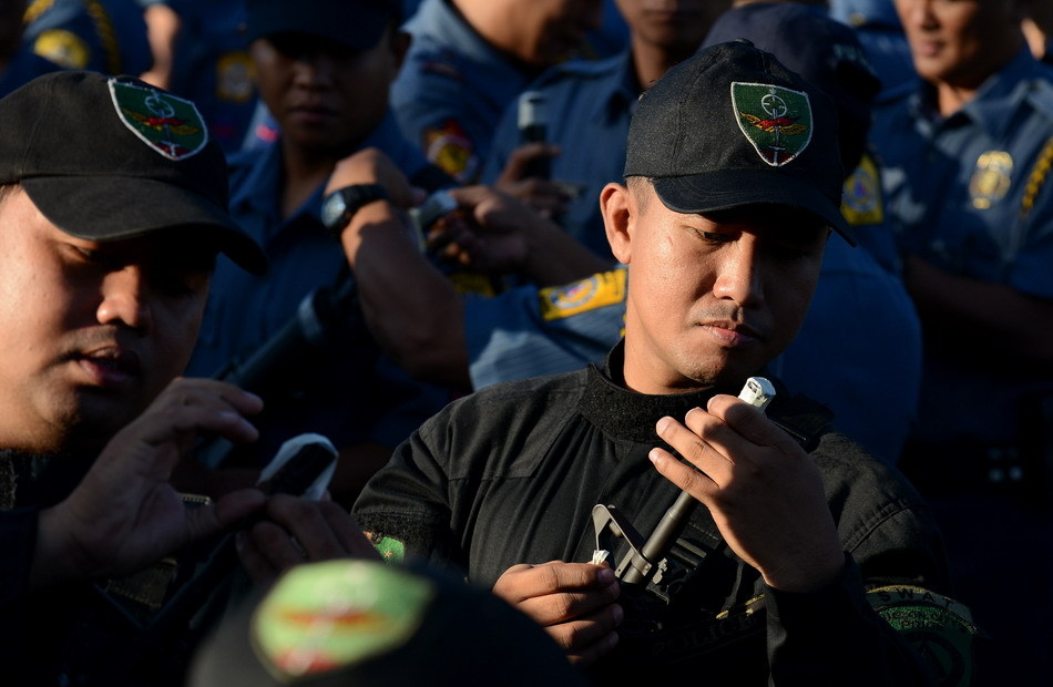 菲律宾警察举行封枪仪式