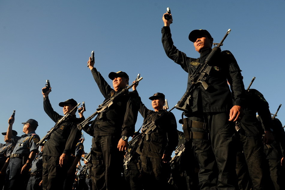 菲律宾警察举行封枪仪式