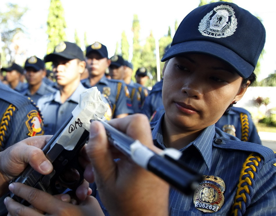 菲律宾警察举行封枪仪式