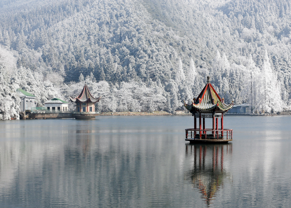 庐山芦林湖的雾凇景观