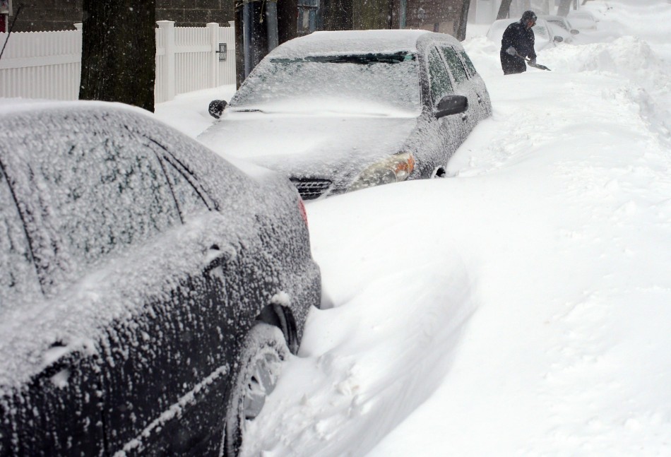 美国东北部遭遇罕见暴风雪
