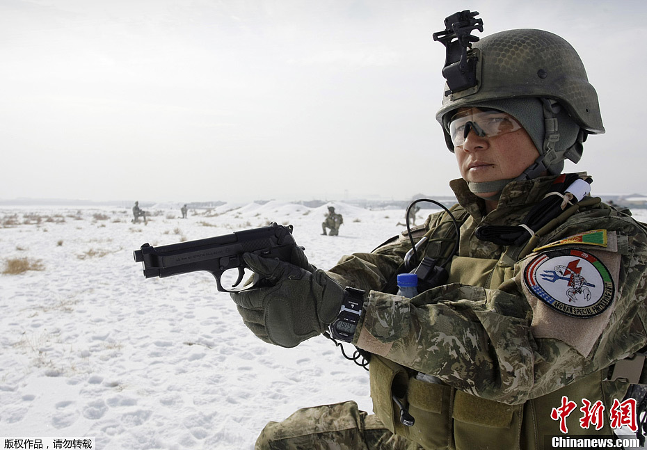 阿富汗女特种兵参加演习