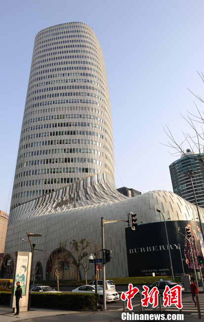 上海"靴子楼"酷似马靴走红网络