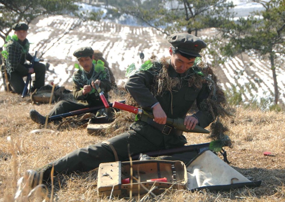 2013年3月22日消息,朝鲜中央通讯社22日公开了朝鲜人民军21日军事训练