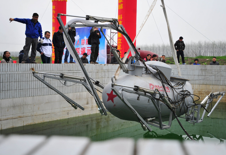 武汉下岗工人投300万自制民用潜艇_高清图集_新浪网