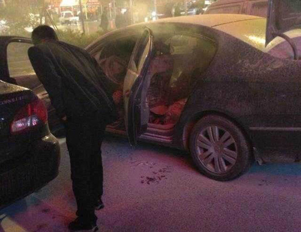 浙江女子朝小三泼汽油将其烧死在车内