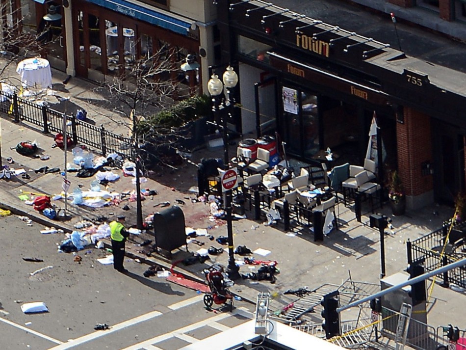 美国波士顿马拉松终点处发生爆炸_高清图集_新浪网