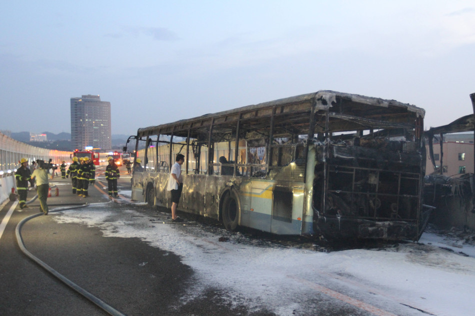 厦门brt公交车起火事故多人死伤
