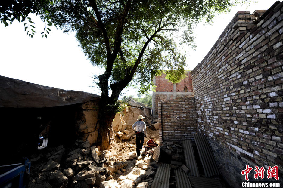 甘肃定西地震 岷县梅川镇发生滑坡砸毁民居