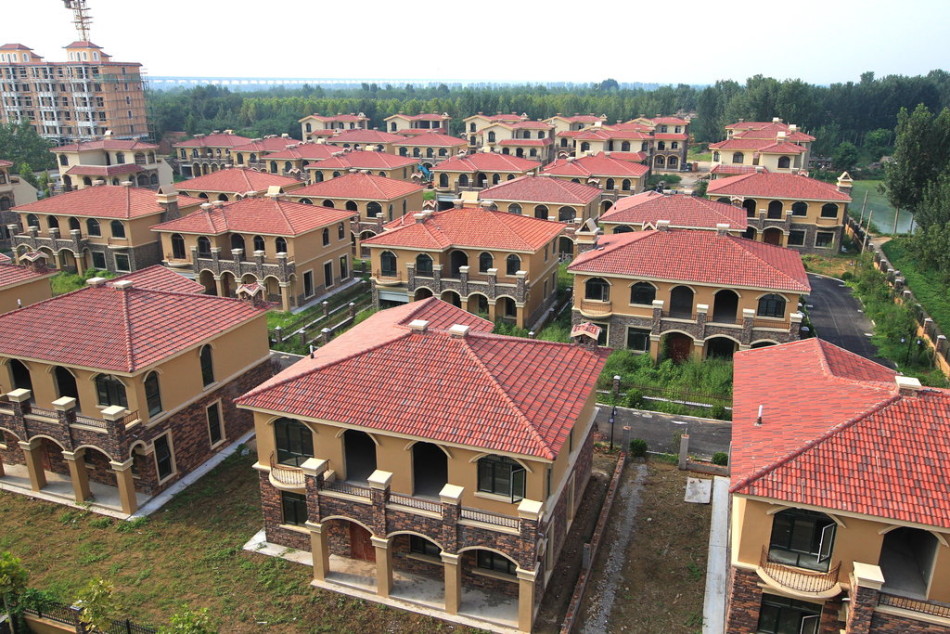 郑州黄河边村落现别墅群称系安置房