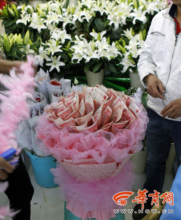 西安花店50张百元钞扎成"鲜花"_高清图集_新浪网