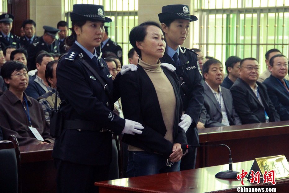 陕西"房姐"龚爱爱今受审