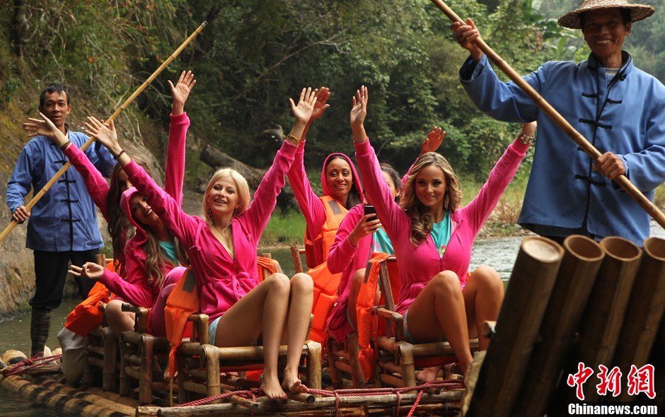 环球比基尼小姐国庆节走秀