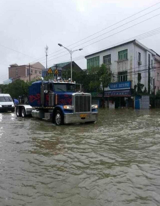 慈溪企业家开"擎天柱"在余姚救百余人