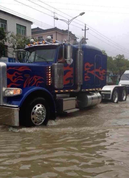 慈溪企业家开"擎天柱"在余姚救百余人