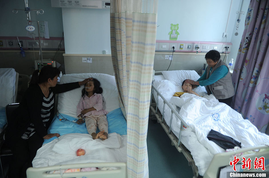 重庆南川区数十名学生集体腹泻_高清图集_新浪网