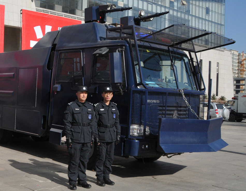 内蒙古公安特警配发新式装备