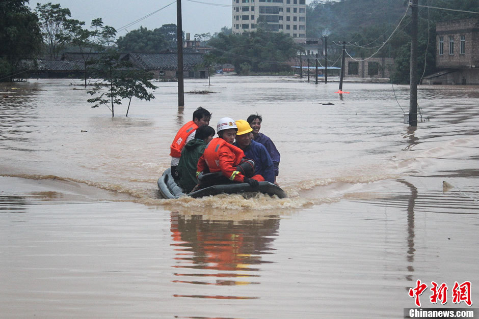 11月11日,第30号台风"海燕"袭击广西,导致玉林市博白县多个乡镇发生
