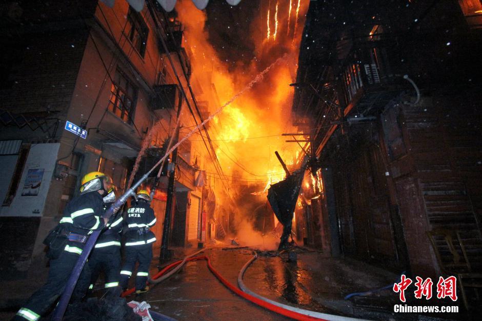 福州民房突发火灾致47户受灾