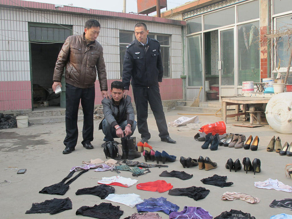 小伙恋物 专偷女鞋和百余条内裤