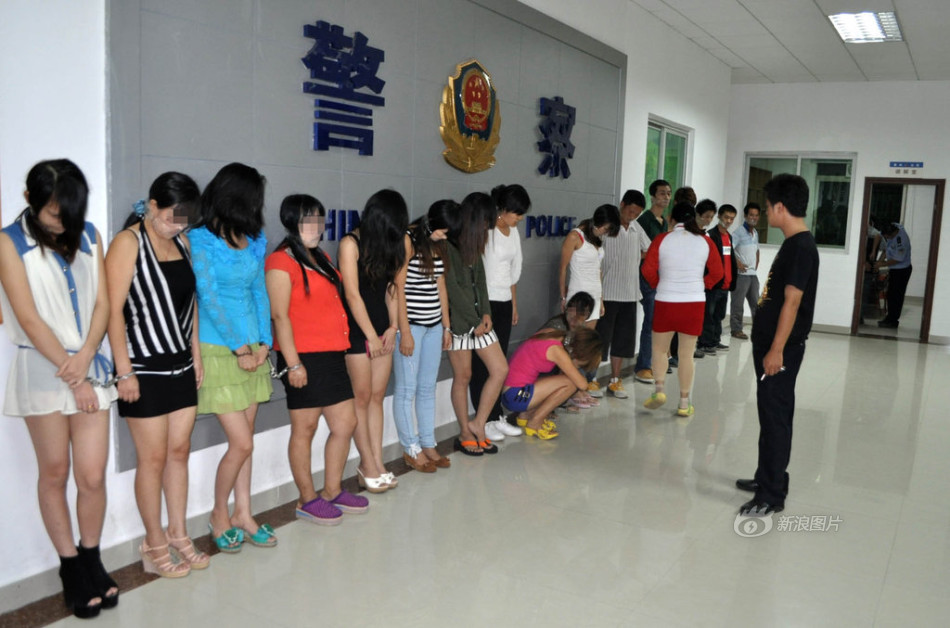 盘点各地扫黄现场尴尬瞬间