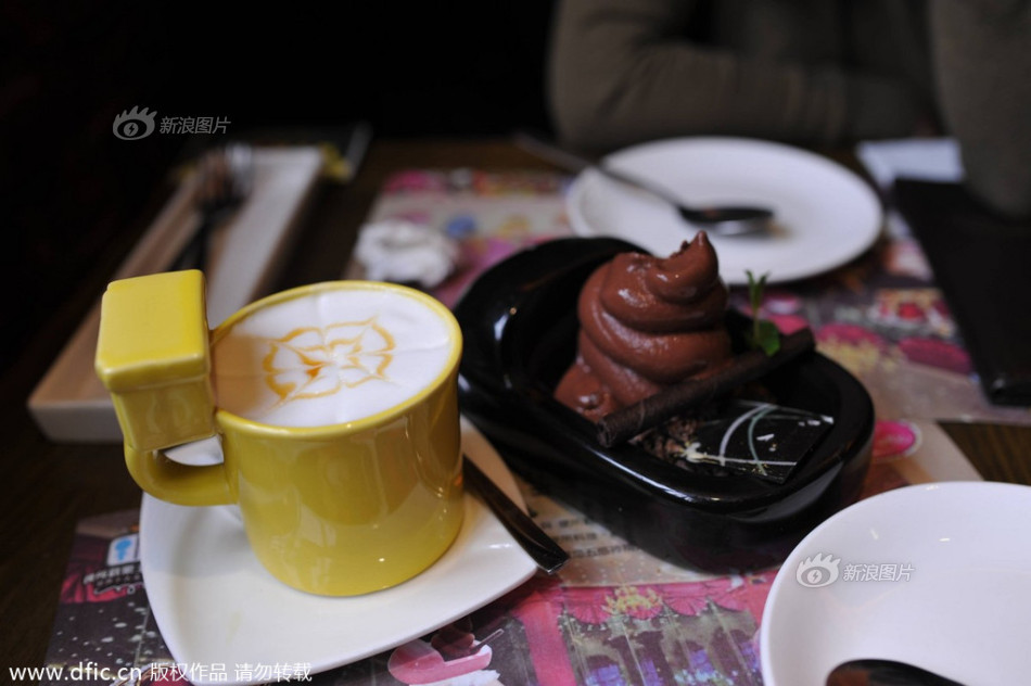 上海重口味餐厅坐马桶吃"便便"