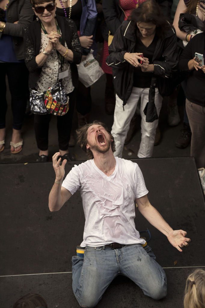 美国"叫喊比赛"选手撕心裂肺表情痛苦