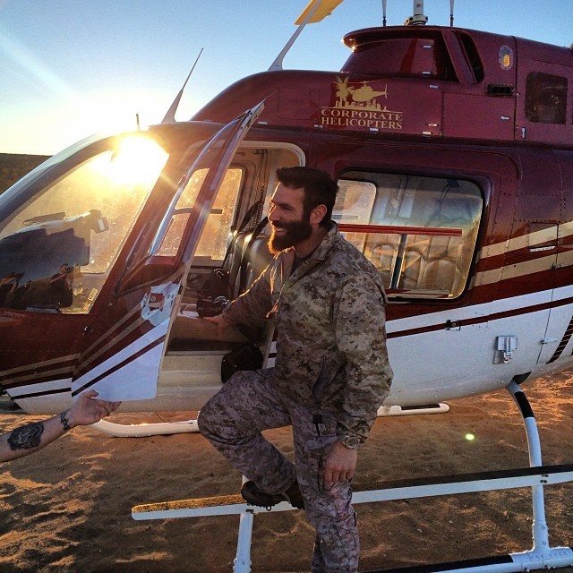 美国33岁富豪网晒奢靡生活