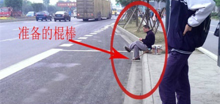 成都"最牛公交"配打手抢乘客