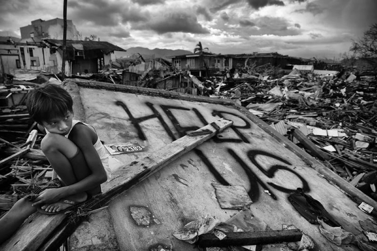 第十届华赛年度新闻照片大奖-台风海燕