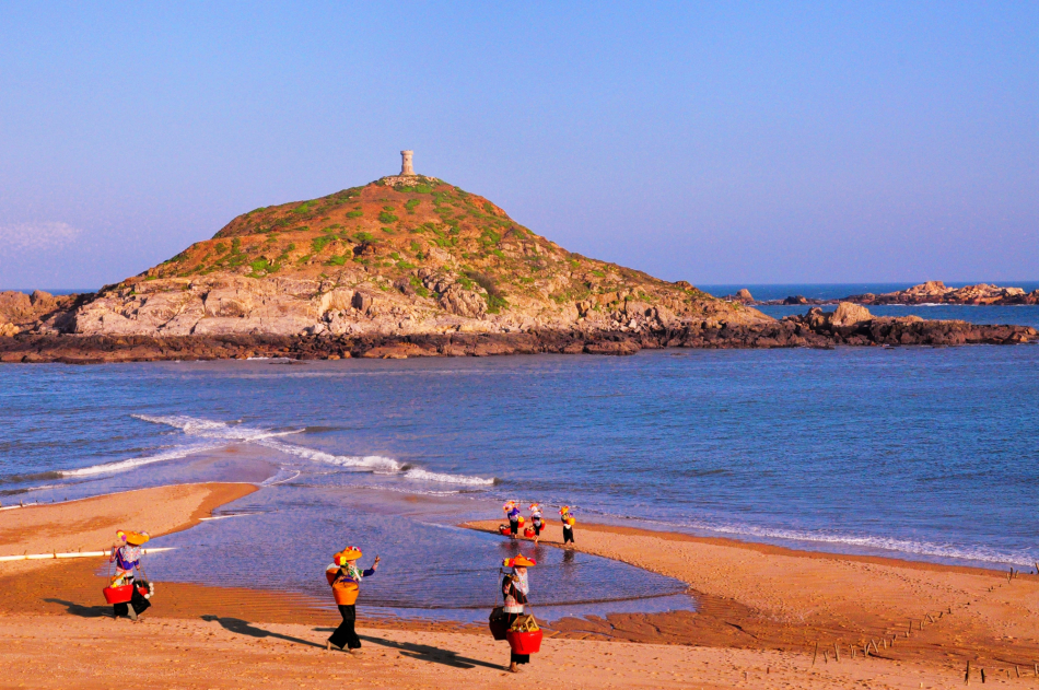 岞山八景之一 -渔翁撒网