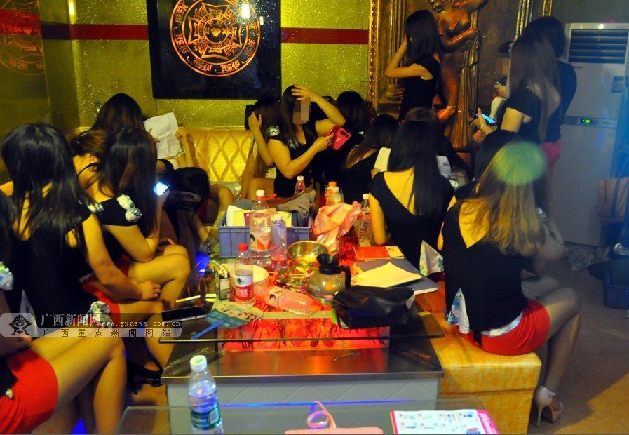 南宁警方统一夜查ktv等场所