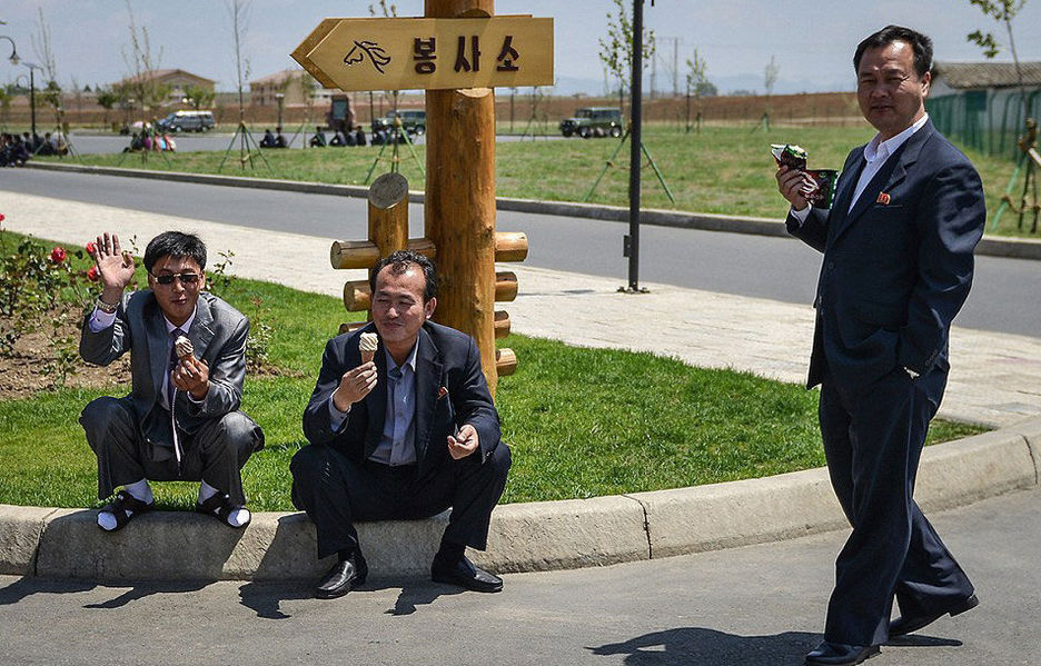 新加坡摄影师记录朝鲜普通民众幸福生活