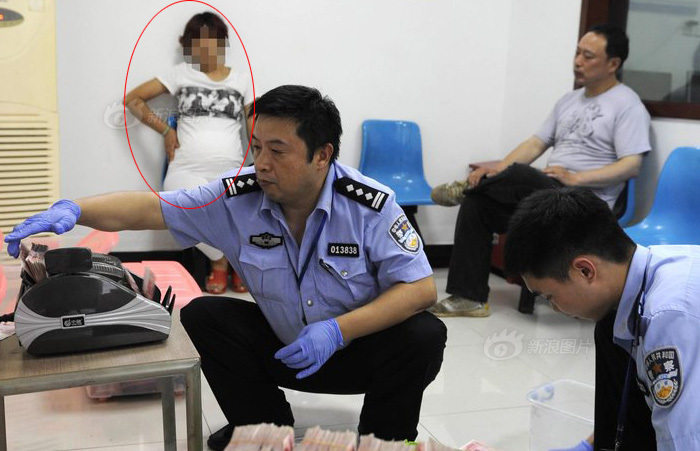 女毒贩怀孕8个月贩毒30斤