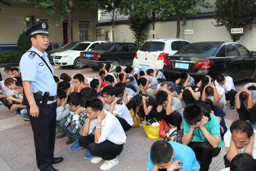 西安警方抓传销人员418名 大学生占四成