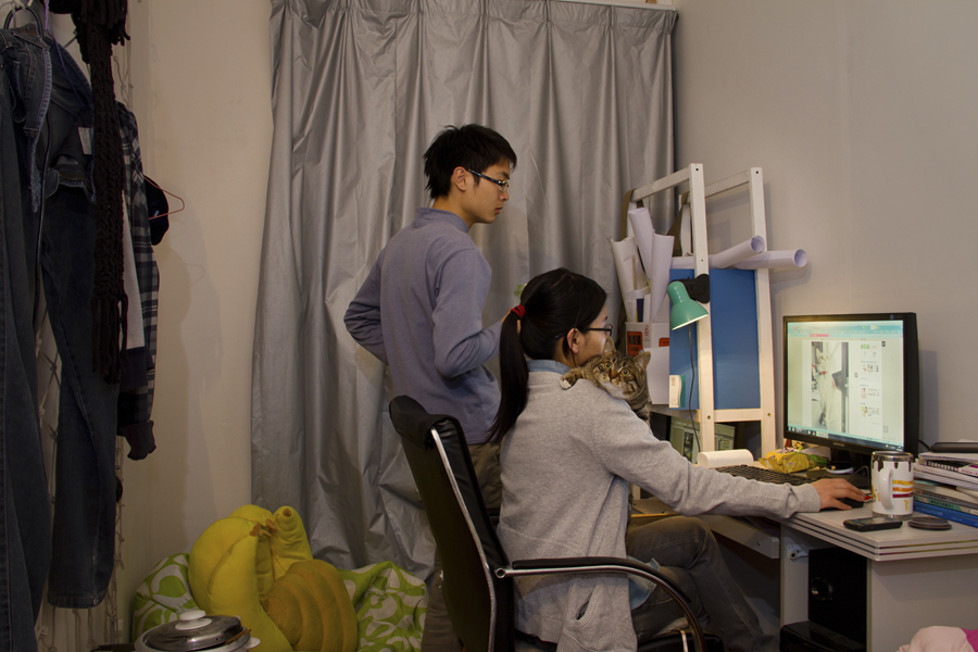 大学生上网的英语作文