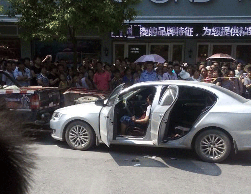 湖北来凤县当街割喉恶性事件现场