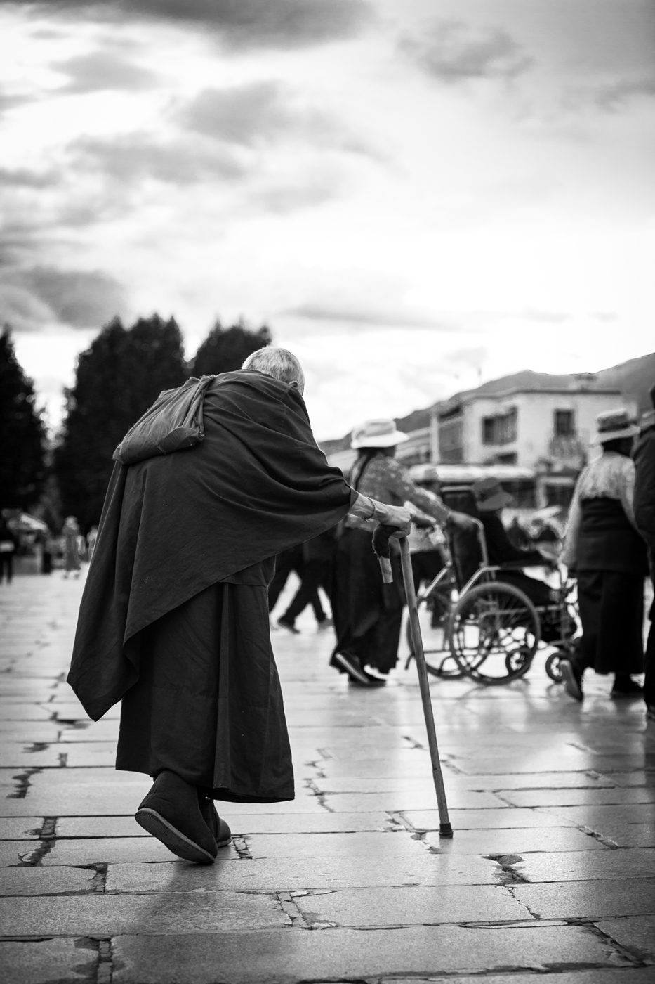 朝圣路上的背影_高清图集_新浪网