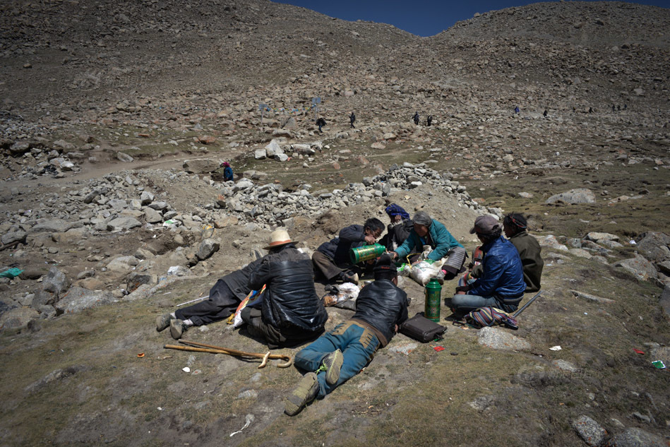成美魔女 继续左滑进入下一图集 继续左滑进入下一图集 转山冈仁波齐