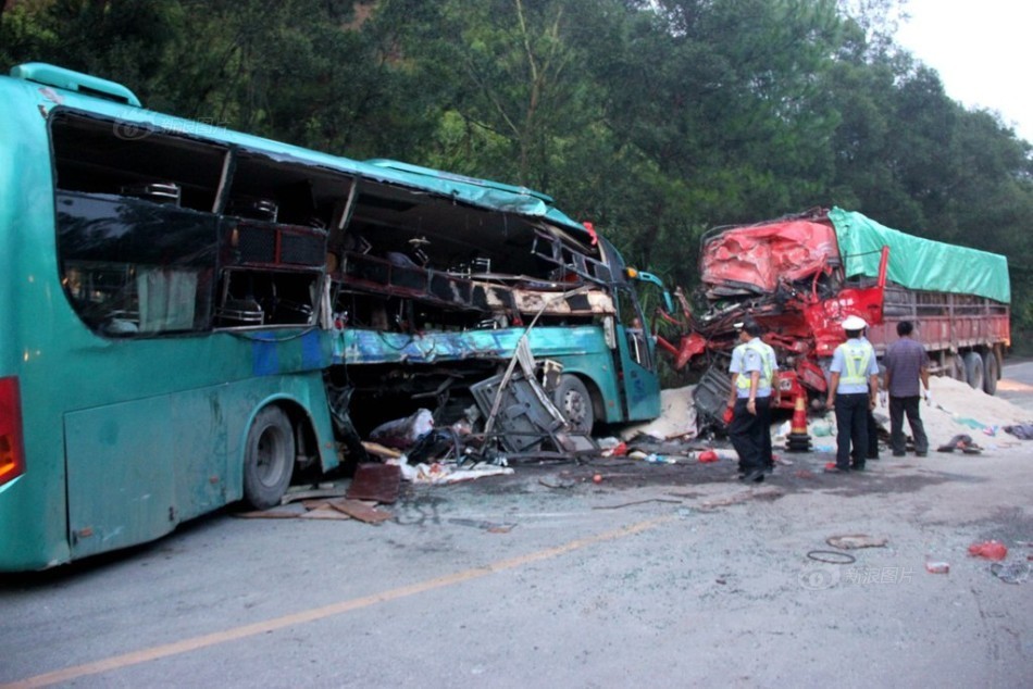 广西货车客车相撞_新浪图片