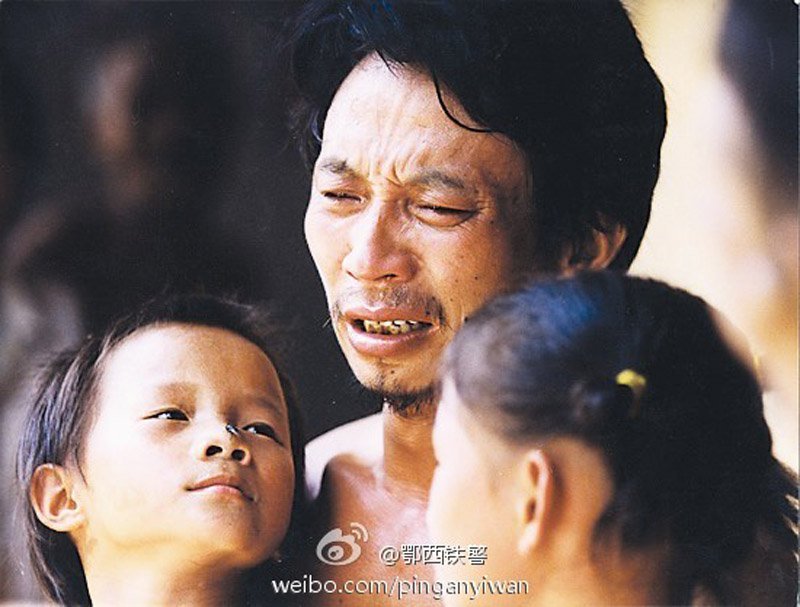 98年洪灾抱树女孩成铁警_新浪图片