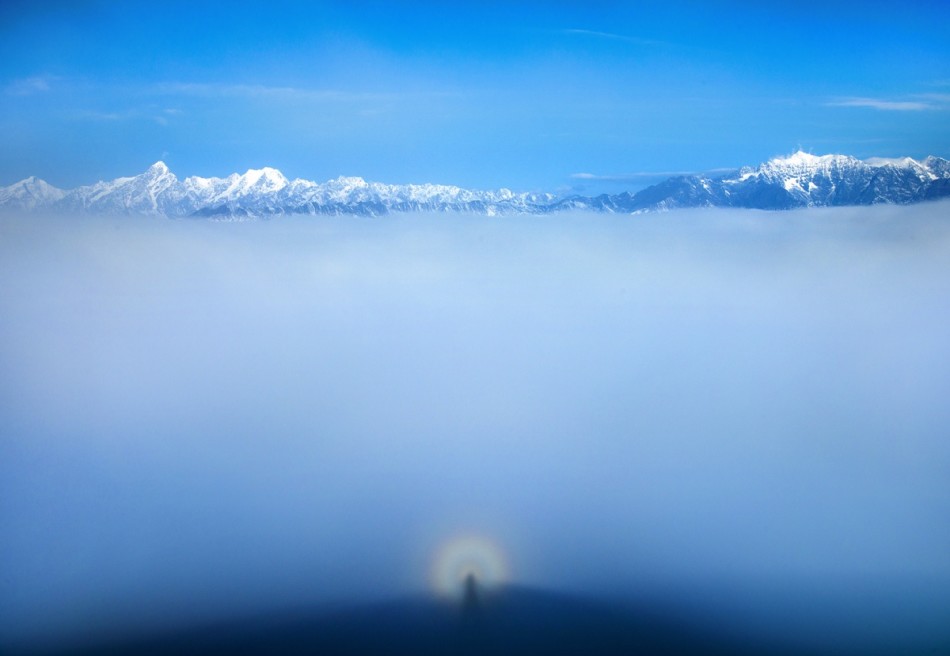 图为影像中国年度旅行摄影师:黎武扬《圣山梵影》.