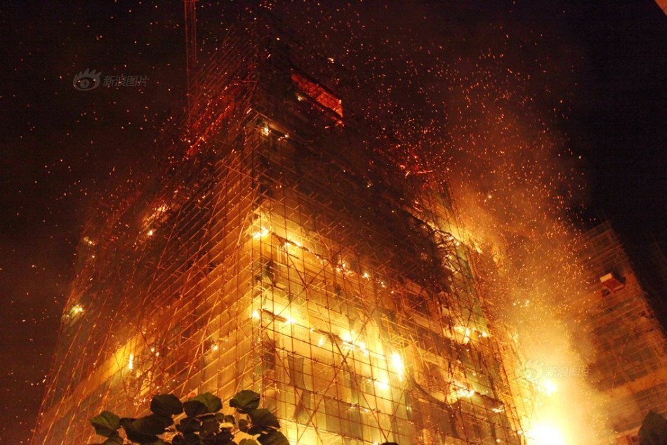 广西灵川一在建18层高楼突发火灾