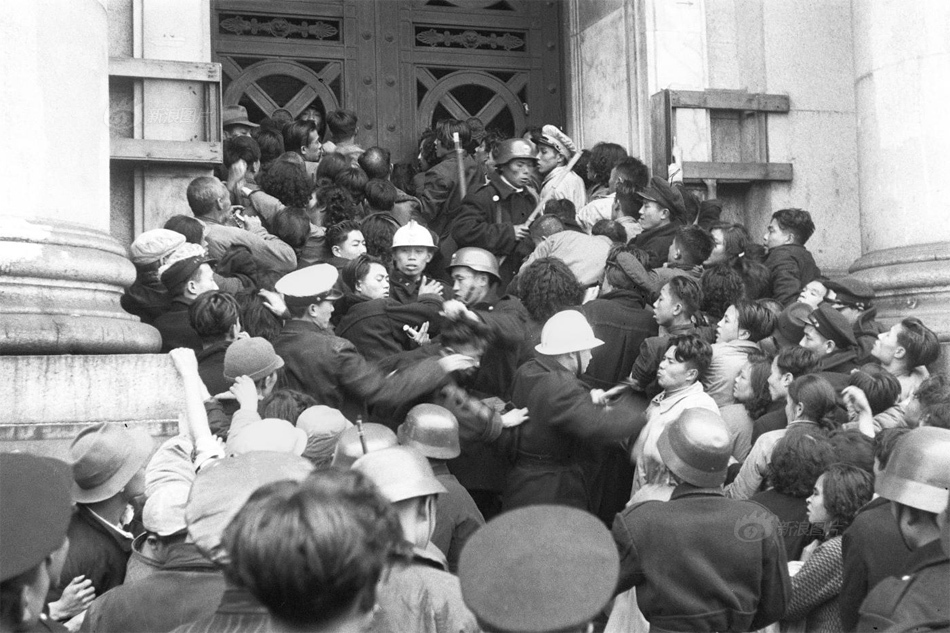 蒋经国上海打虎记