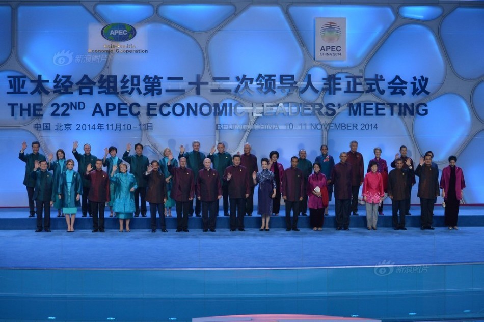 历年APEC会议上领导人的服装_大众网