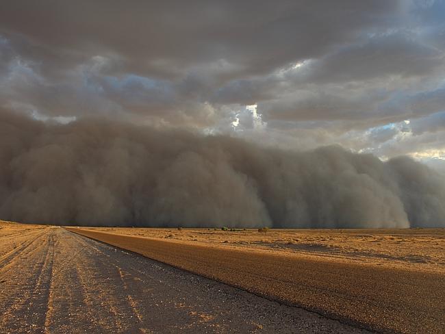 贝杜里,意为沙尘暴,坐落在干旱的昆士兰西部,靠近辛普森沙漠,这个小镇