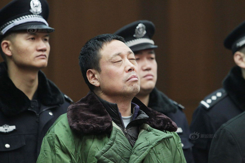 郑州房妹之父被判25年听审态度散漫