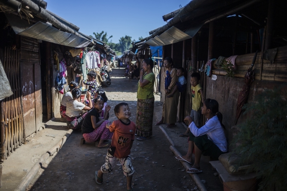 克钦邦东部省的迈扎央难民营.