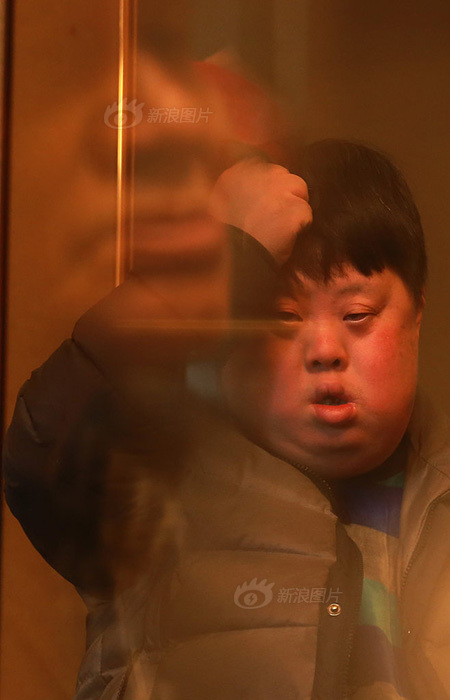 智障指挥家舟舟登台 一年不足10场